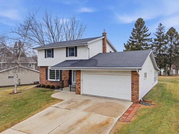 424 E Norport DRIVE, Port Washington, WI 53074