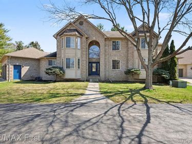 20400 Robinway Drive, Clinton Twp, MI 48036