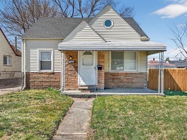 23131 Lambrecht Avenue, Eastpointe, MI 48021