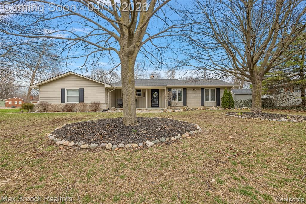 32040 Coronet Drive, Farmington Hills, MI 48334 Main Photo