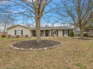 32040 Coronet Drive, Farmington Hills, MI 48334