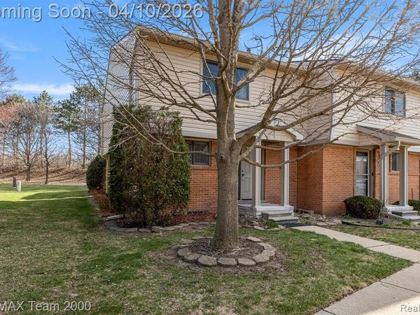 3656 Old Creek Road, Troy, MI 48084