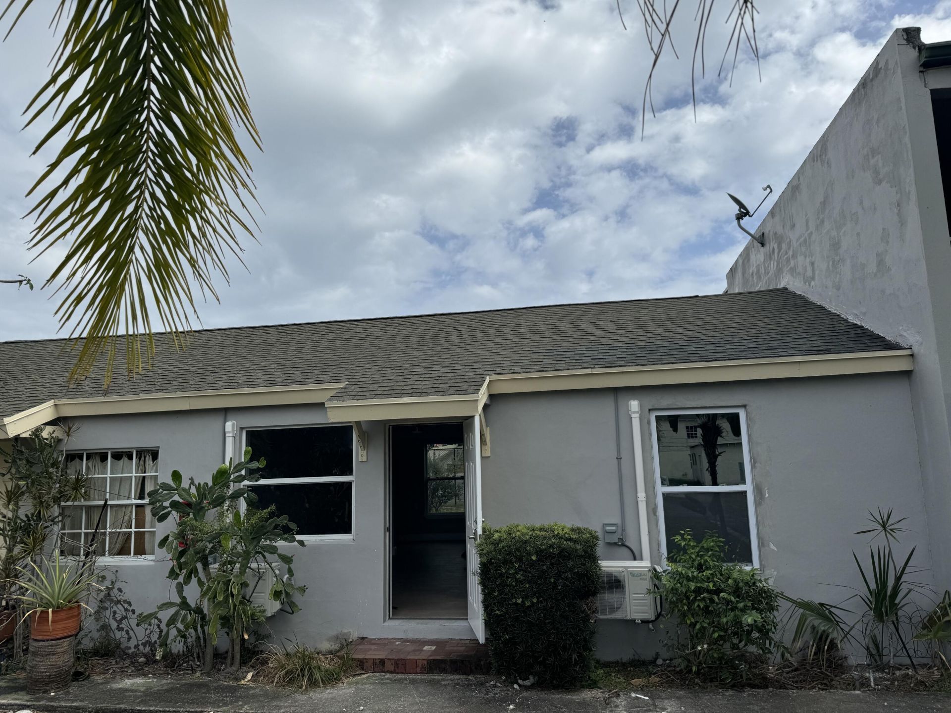 840 Almeria Road, Unit 1, West Palm Beach, FL 33405 Photo