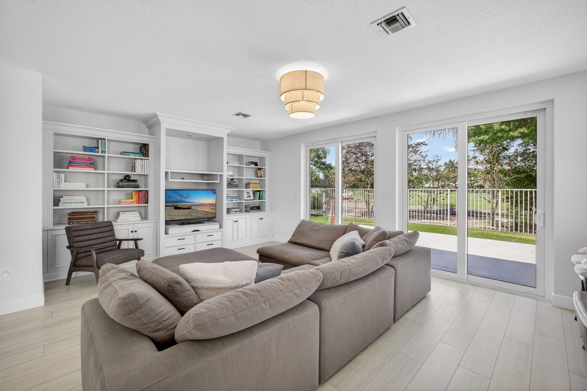 2114 Chagall Circle, West Palm Beach, FL 33409 Photo