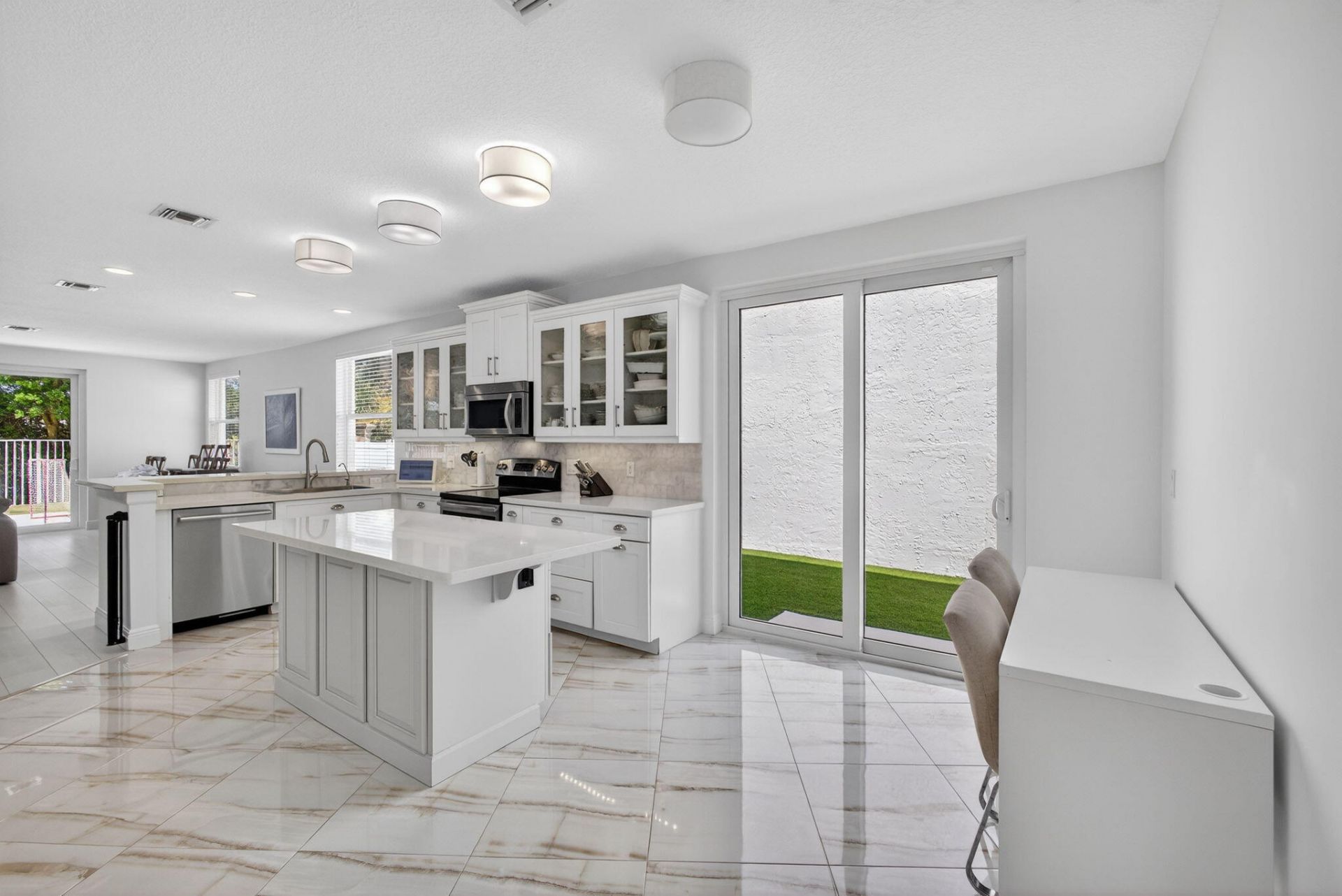 2114 Chagall Circle, West Palm Beach, FL 33409 Photo