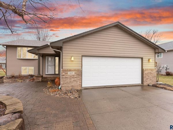 117 Thad St, Brandon, SD 57005