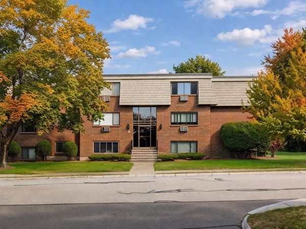 5 Hallmark Gardens, Unit 1, Burlington, MA 01803