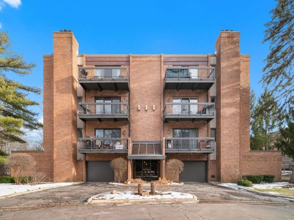 10 Trafalgar Square, Unit 403, Lincolnshire, IL 60069