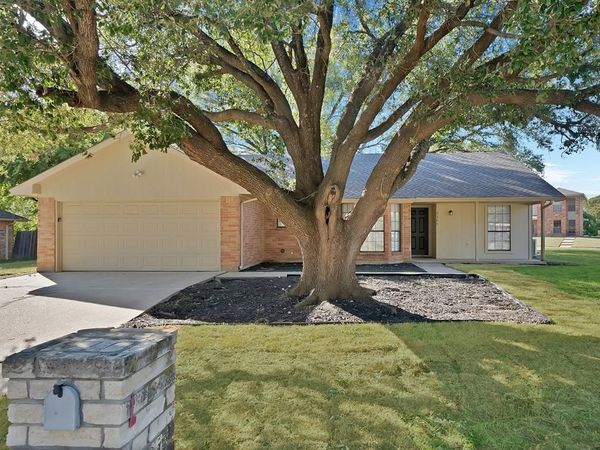 5300 Stagetrail Drive , Arlington, TX 76017