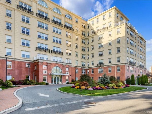 10 BYRON Place , Unit PH 814, Larchmont, NY 10538