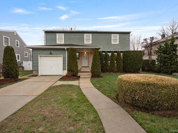 2386 Hampton Avenue , Seaford, NY 11783