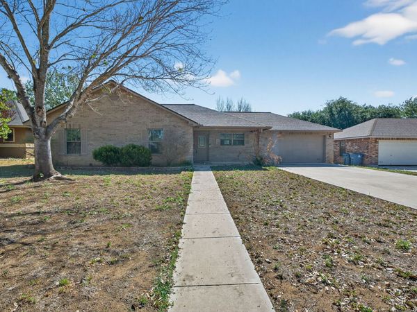 224 Bunker Hill, Pleasanton, TX 78064