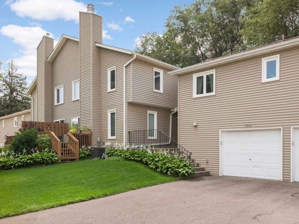 7321 Woodstock Curve, Bloomington, MN 55438