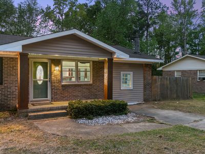 221 Forest Circle, Summerville, SC 29483
