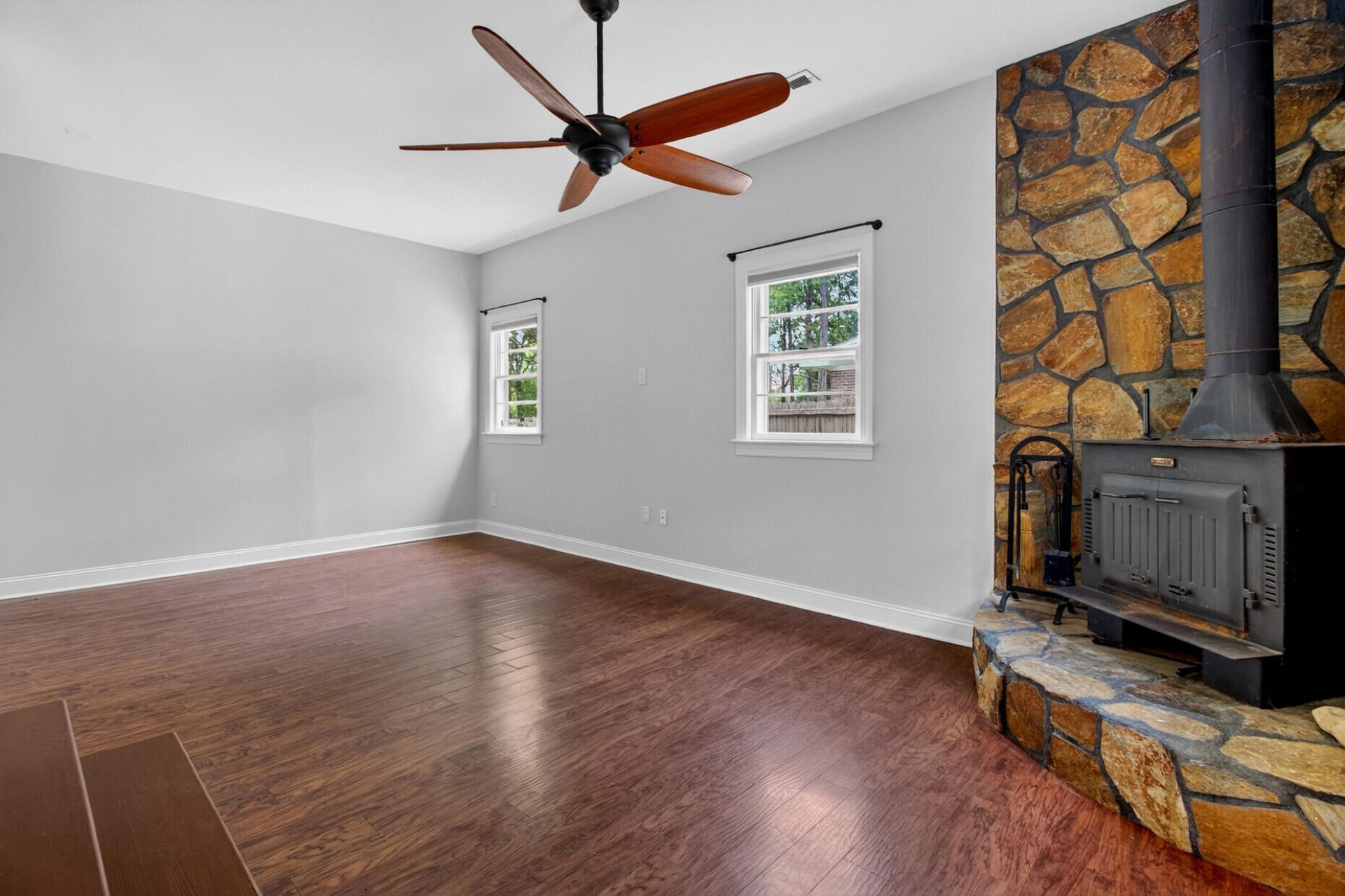 221 Forest Circle Photo 11
