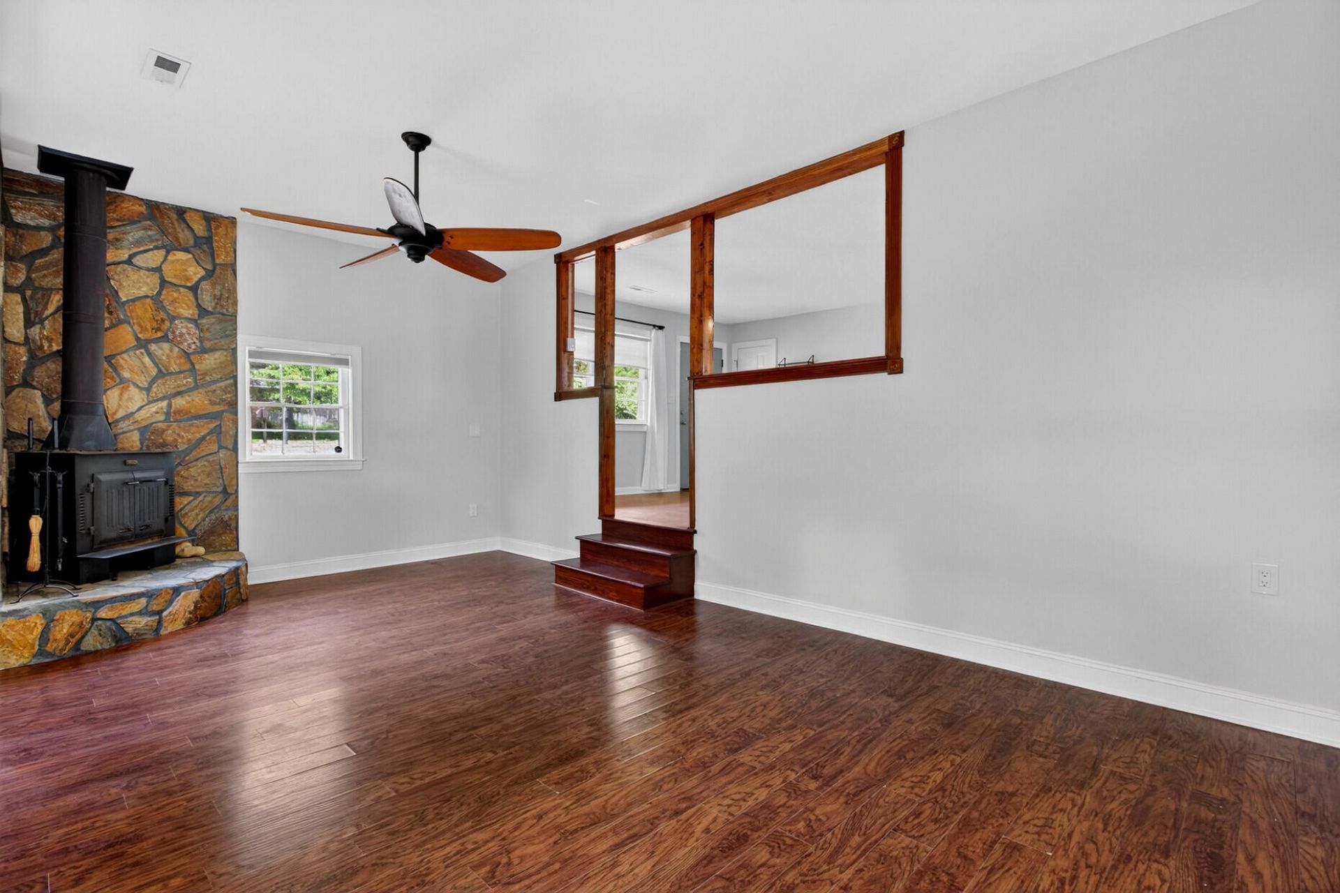 221 Forest Circle Photo 12