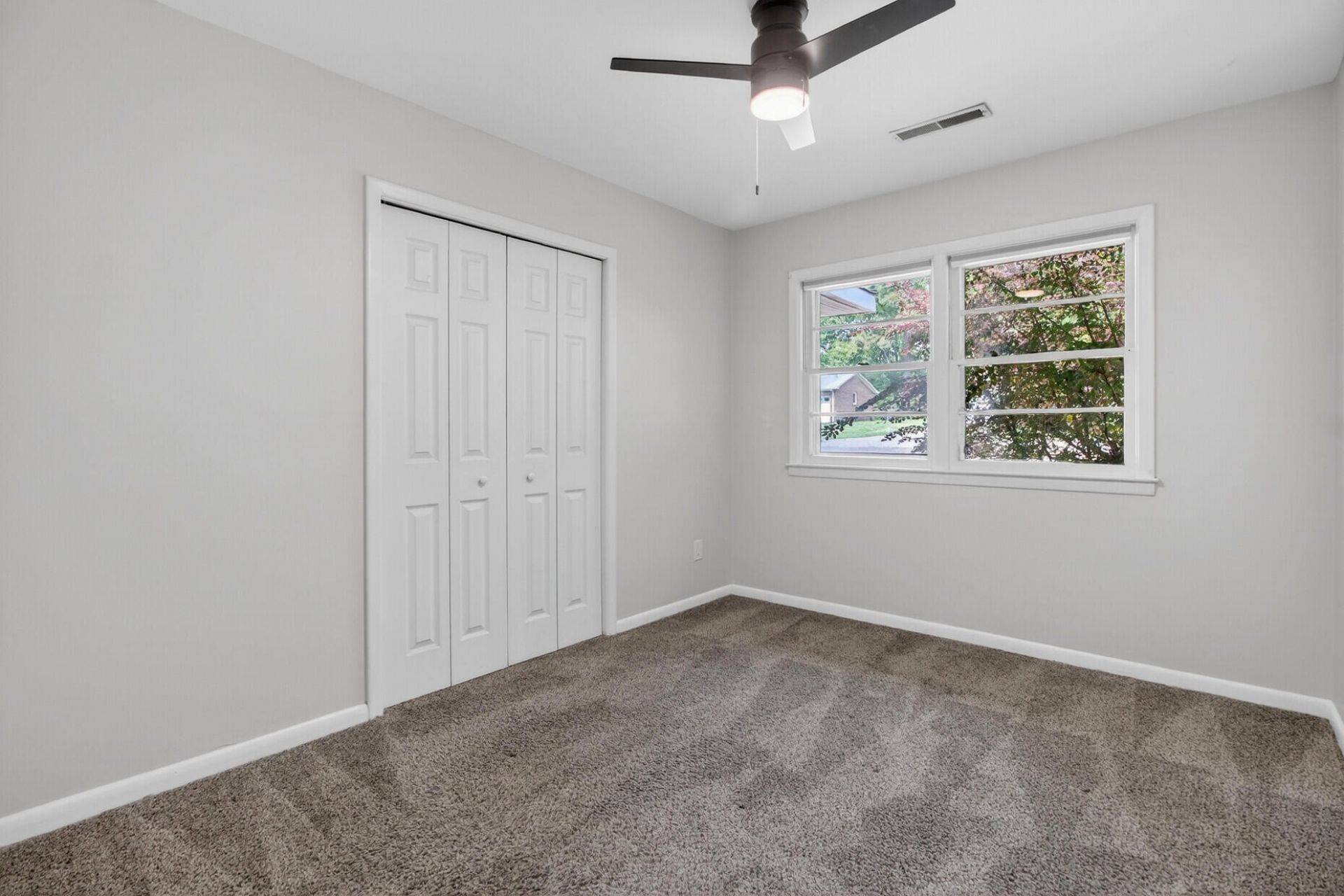 221 Forest Circle Photo 18