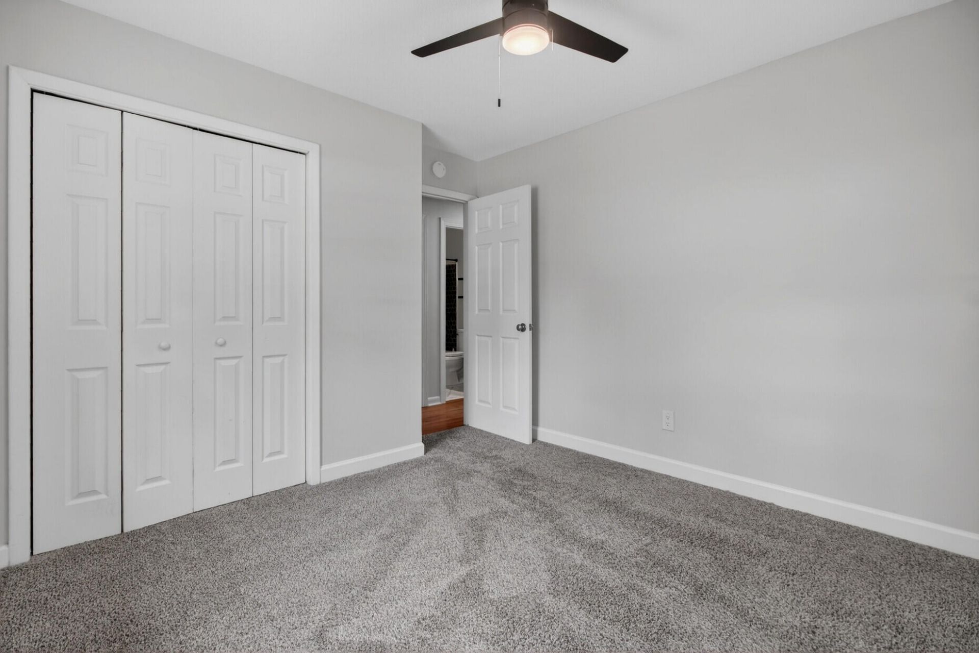 221 Forest Circle Photo 22