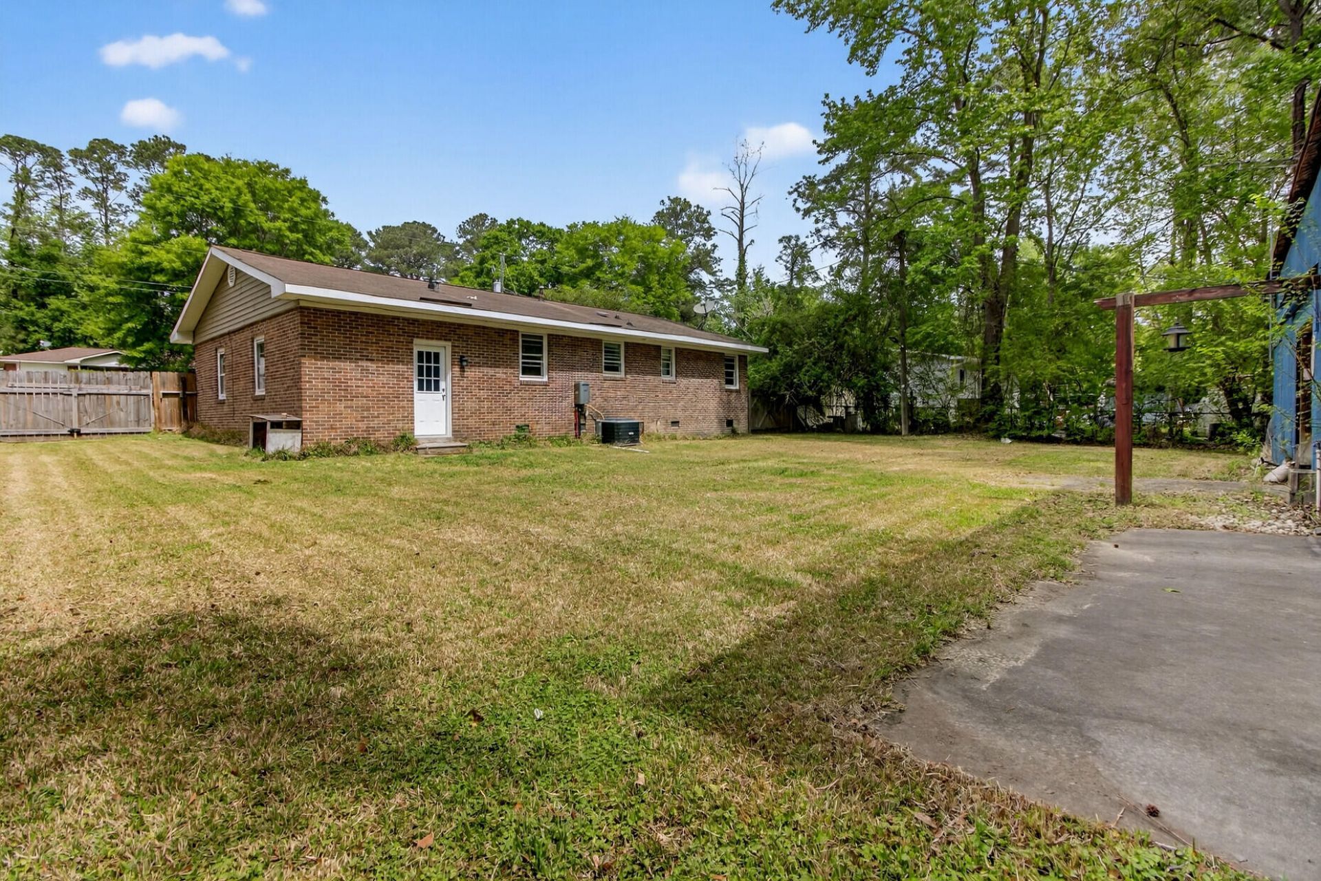 221 Forest Circle Photo 29