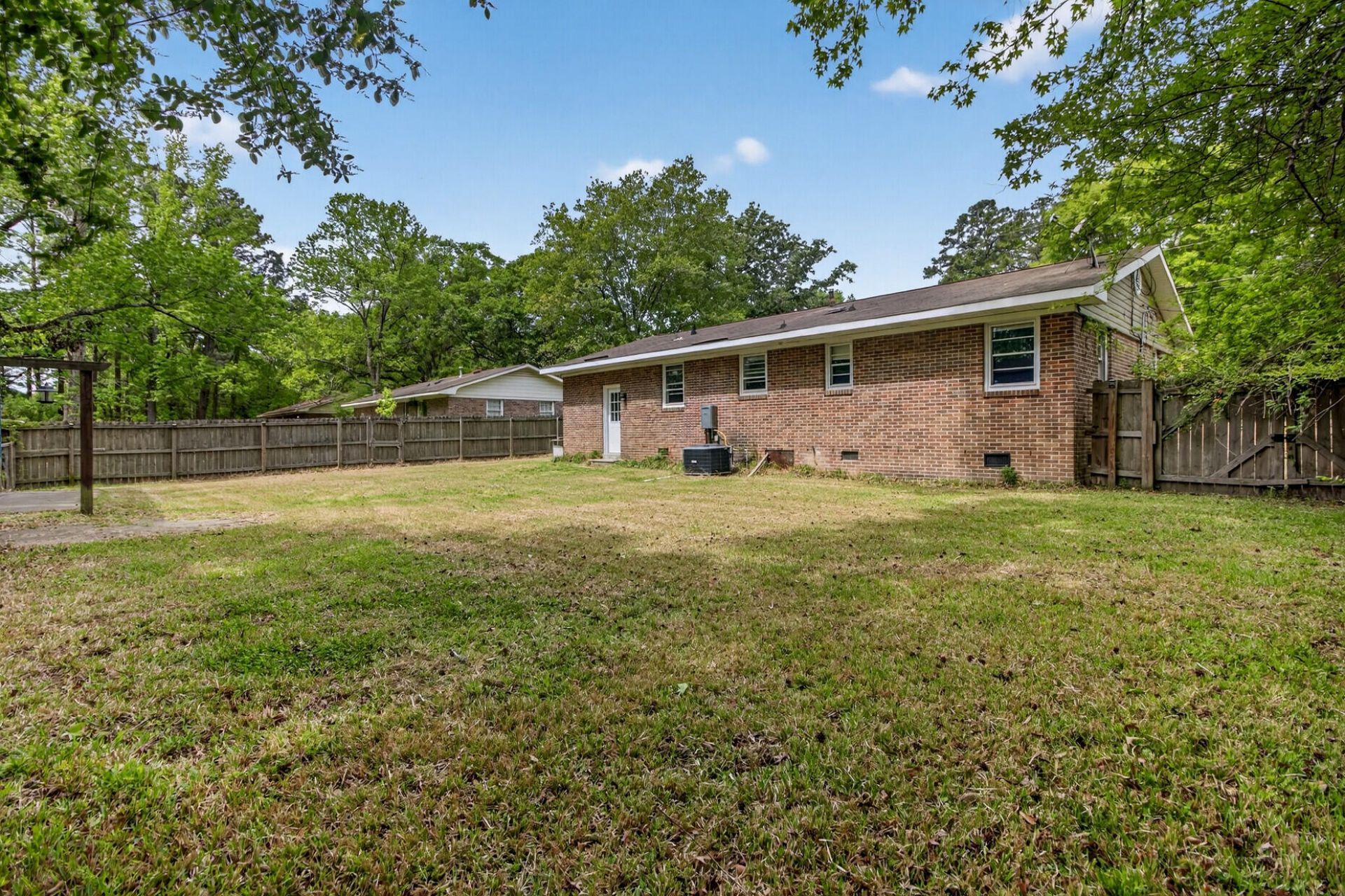 221 Forest Circle Photo 30