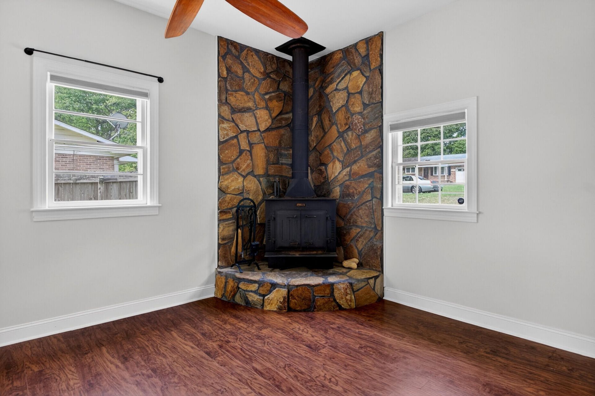 221 Forest Circle Photo 6