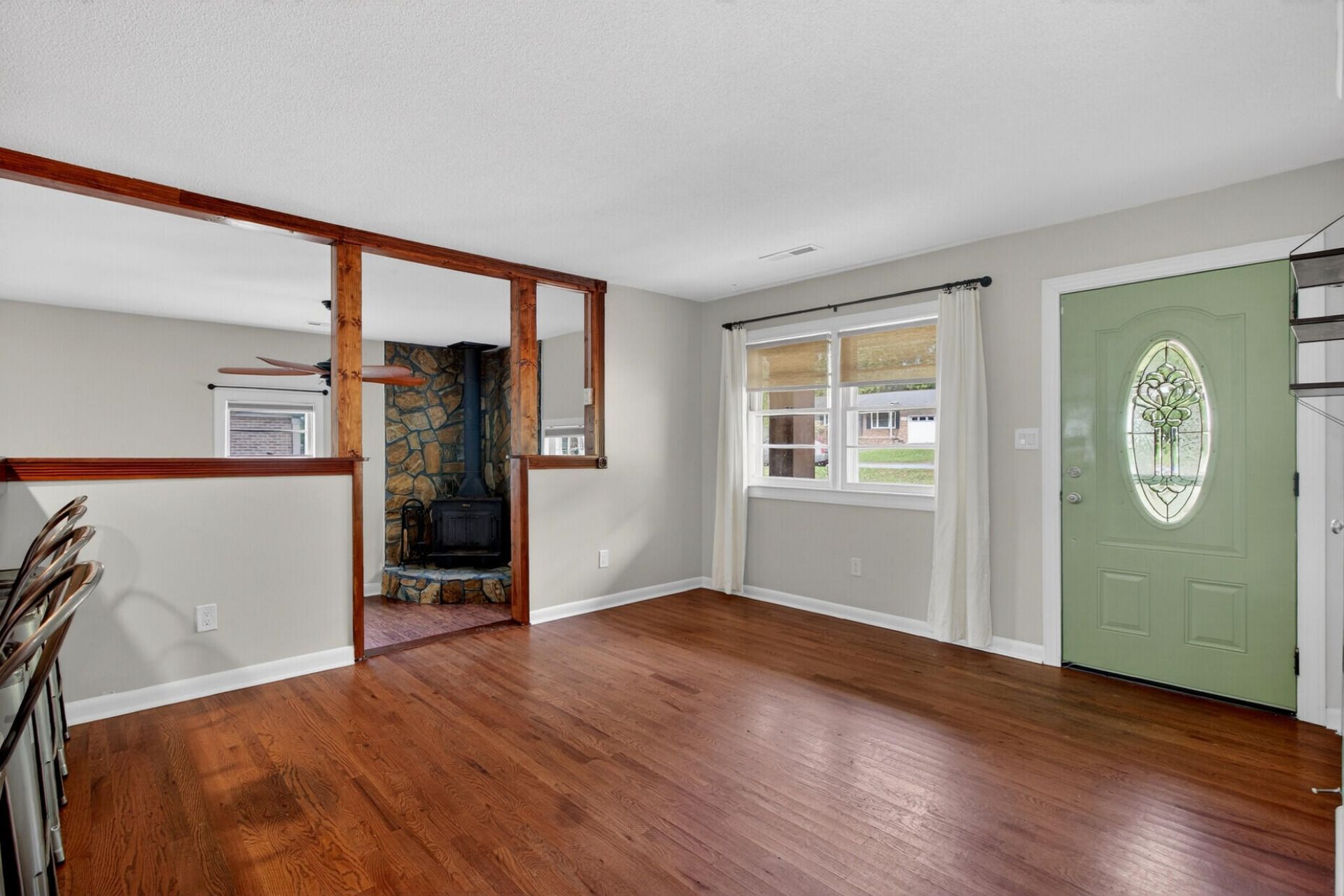 221 Forest Circle Photo 8