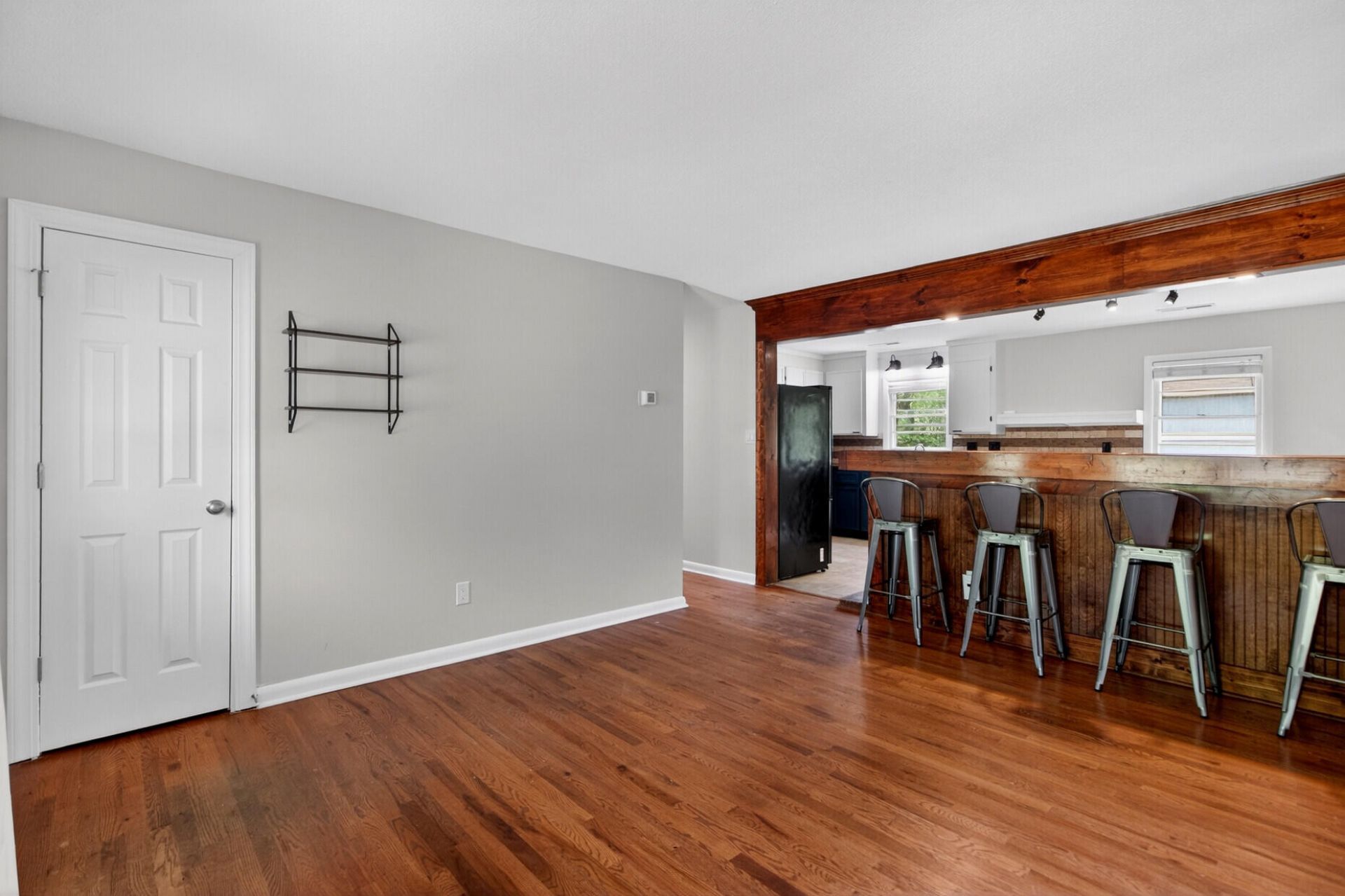 221 Forest Circle Photo 9
