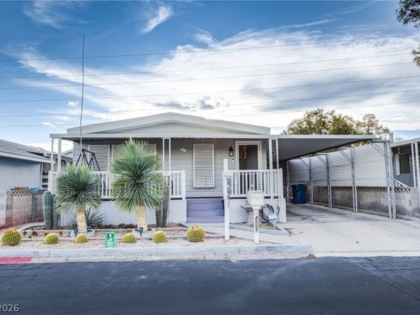 4557 Royal Ridge Boulevard, Las Vegas, NV 89103
