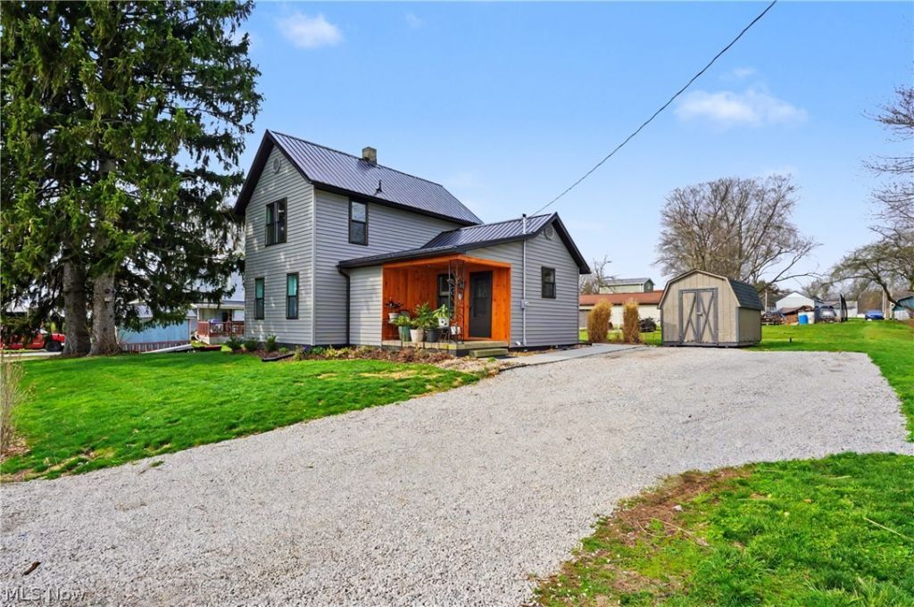 1101 Princehorn Avenue NW, North Lawrence, OH 44669