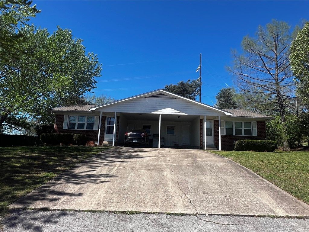 1513 E Huntsville Road , Fayetteville, AR 72701 Main Photo