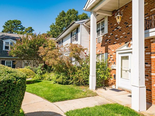 21 Glen Hollow Drive, Unit G30, Holtsville, NY 11742