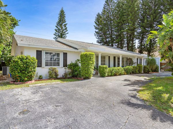 11 Sailfish Lane, Ocean Ridge, FL 33435