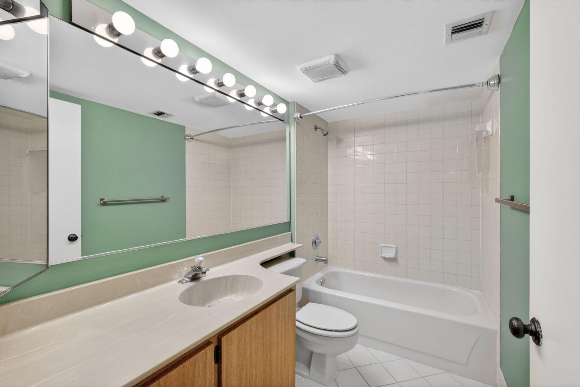 601 Seafarer Circle, Unit 504, Jupiter, FL 33477 Photo