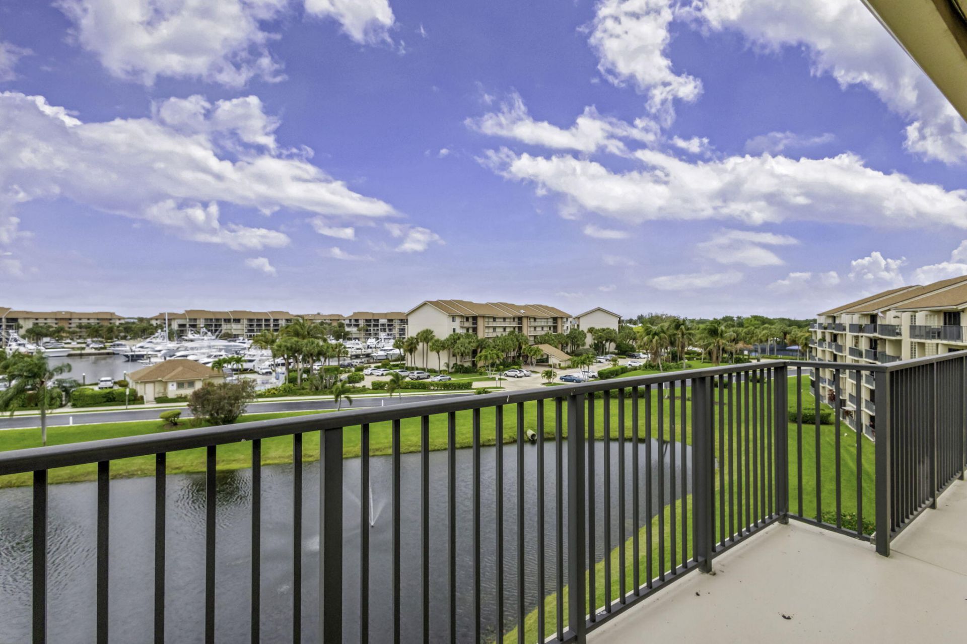601 Seafarer Circle, Unit 504, Jupiter, FL 33477 Photo