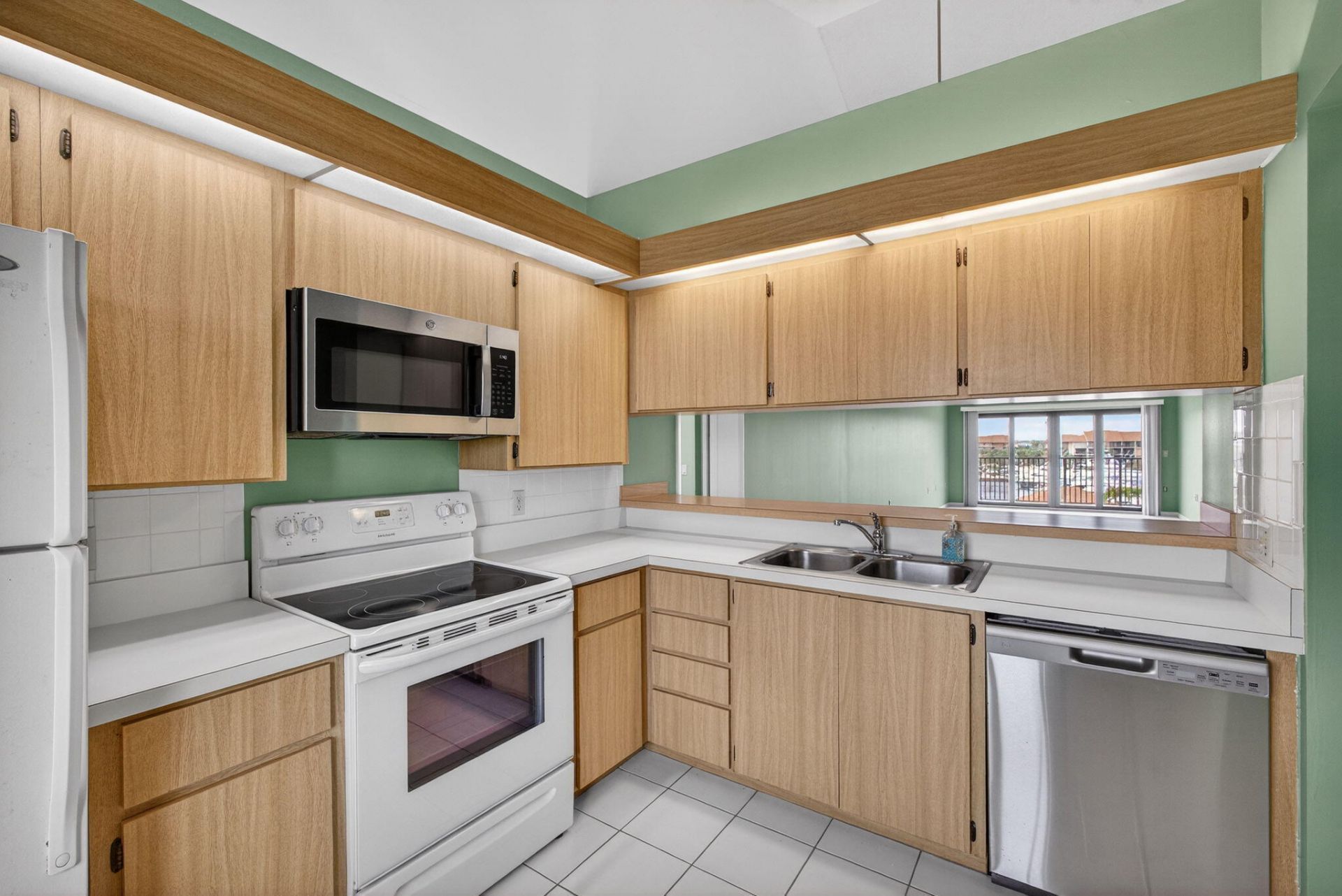 601 Seafarer Circle, Unit 504, Jupiter, FL 33477 Photo