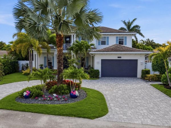 2840 NE 22nd Avenue, Lighthouse Point, FL 33064