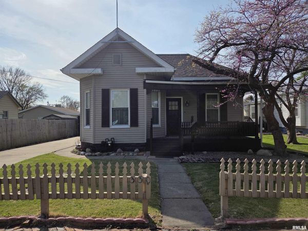 330 N WEST Street, Carlinville, IL 62626