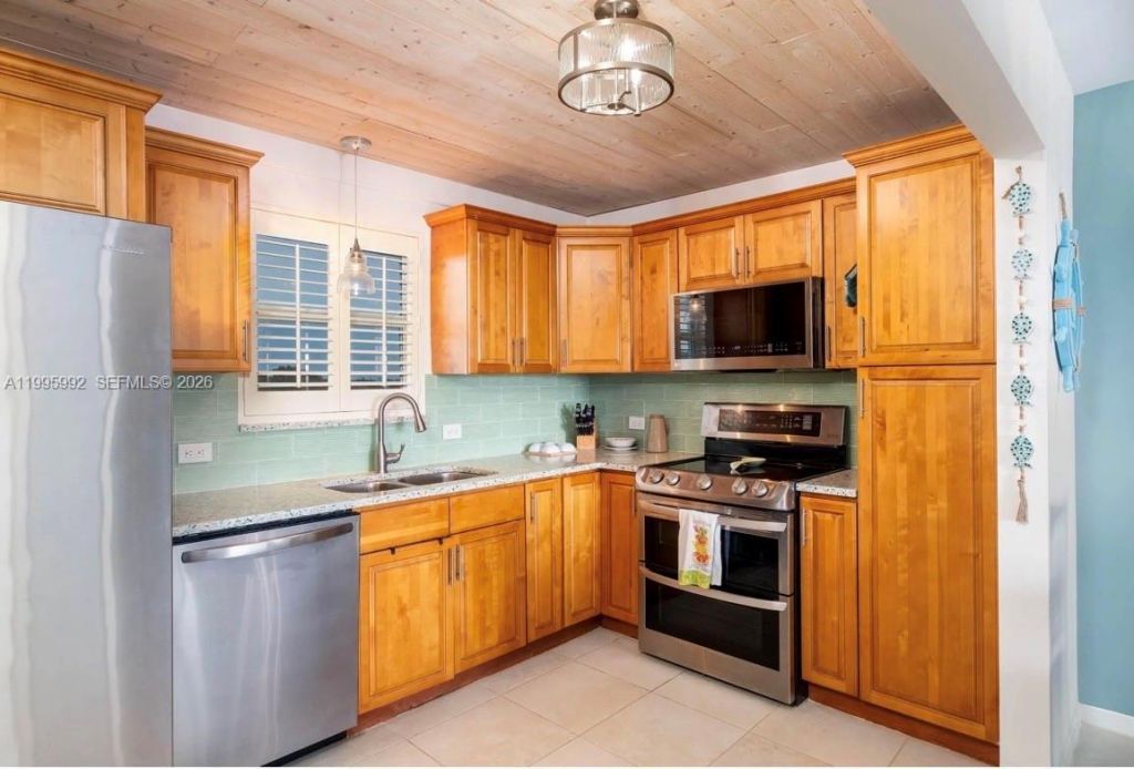 200 Wrenn , Unit 502, Plantation Key, FL 33070 Photo