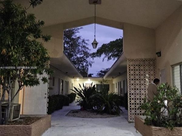 1260 NE 139th St , Unit 8, North Miami, FL 33161