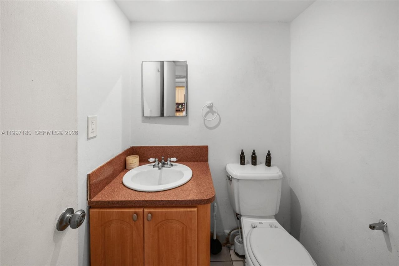 6450 Collins Ave, Unit 205, Miami Beach, FL 33141 Photo