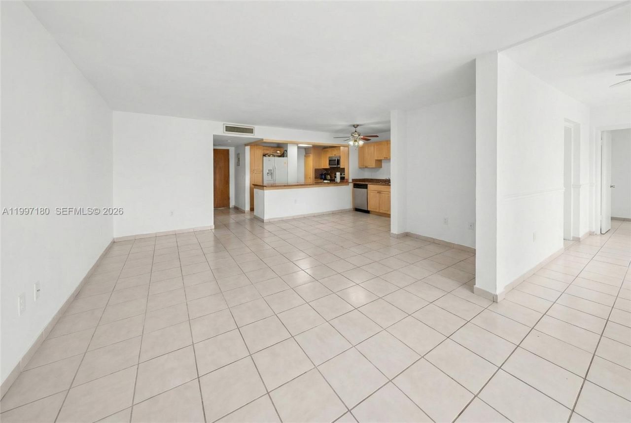 6450 Collins Ave, Unit 205, Miami Beach, FL 33141 Photo
