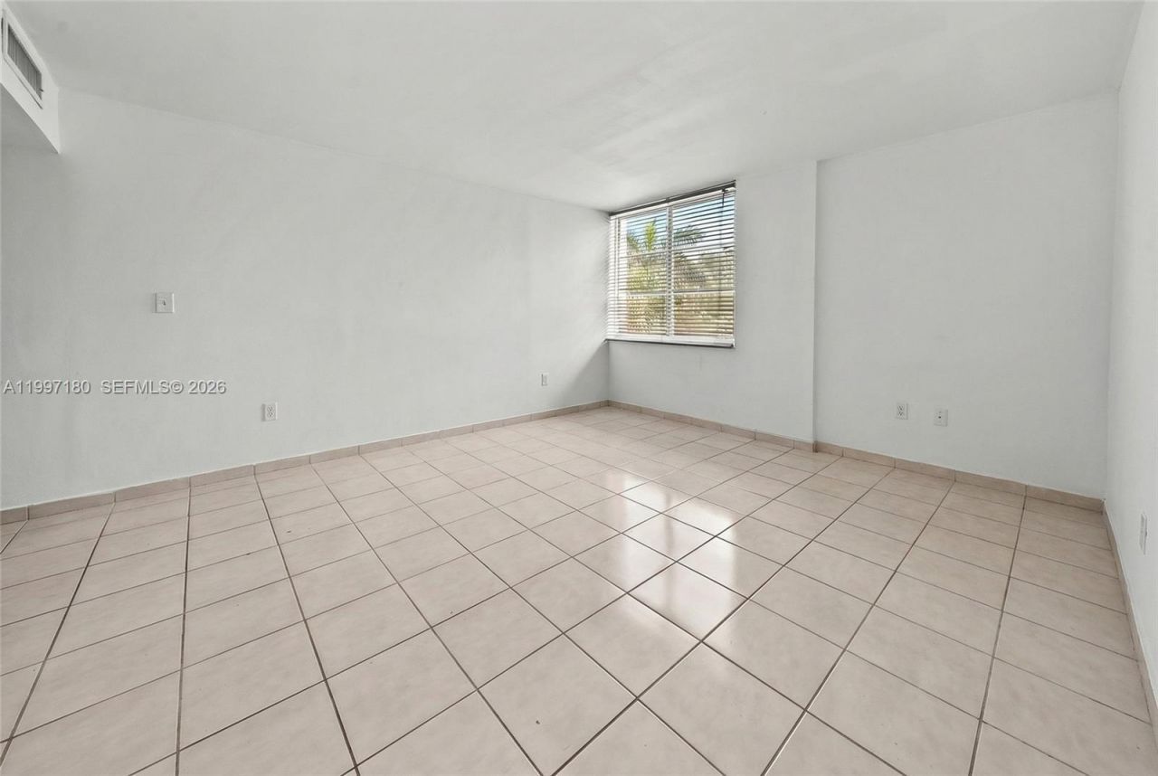 6450 Collins Ave, Unit 205, Miami Beach, FL 33141 Photo