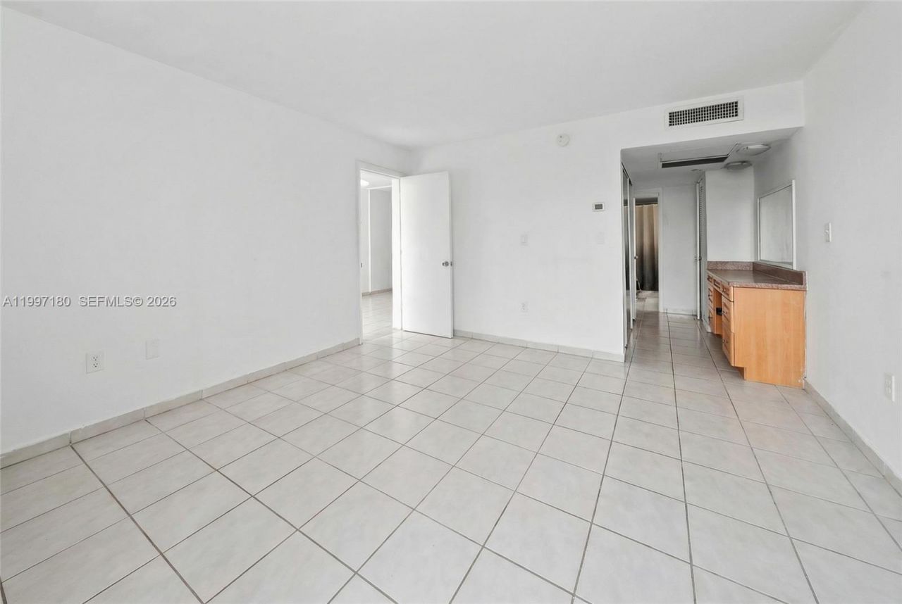 6450 Collins Ave, Unit 205, Miami Beach, FL 33141 Photo