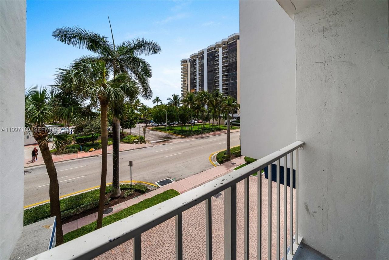 6450 Collins Ave, Unit 205, Miami Beach, FL 33141 Photo