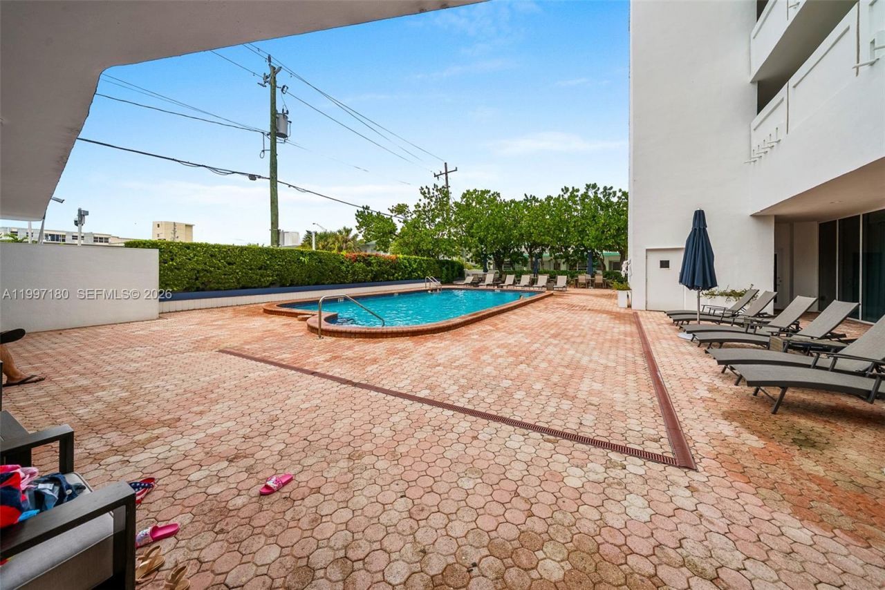 6450 Collins Ave, Unit 205, Miami Beach, FL 33141 Photo