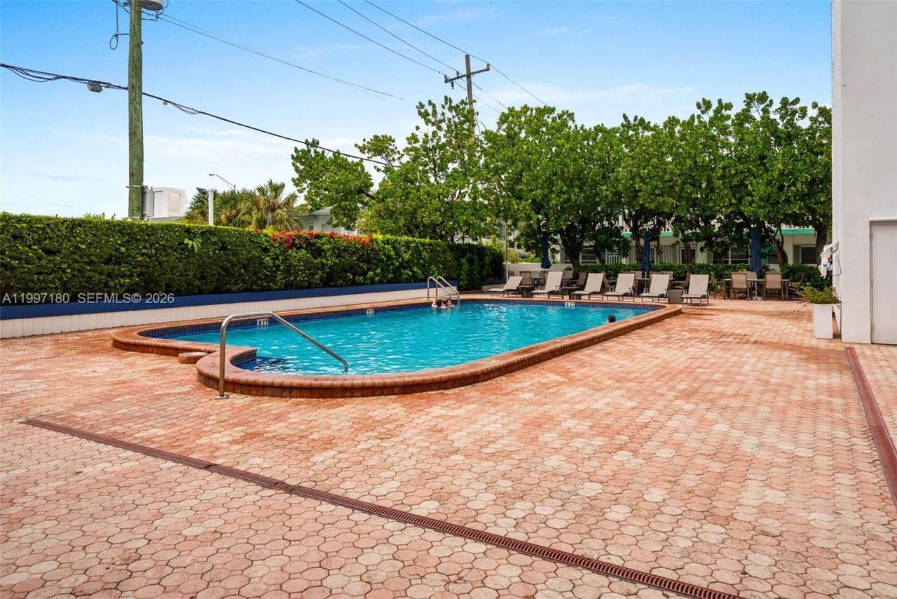 6450 Collins Ave, Unit 205, Miami Beach, FL 33141 Photo