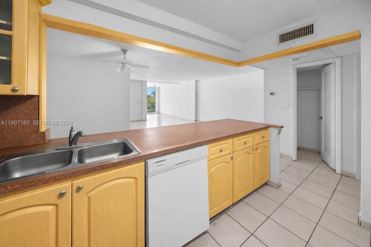 6450 Collins Ave, Unit 205, Miami Beach, FL 33141 Photo