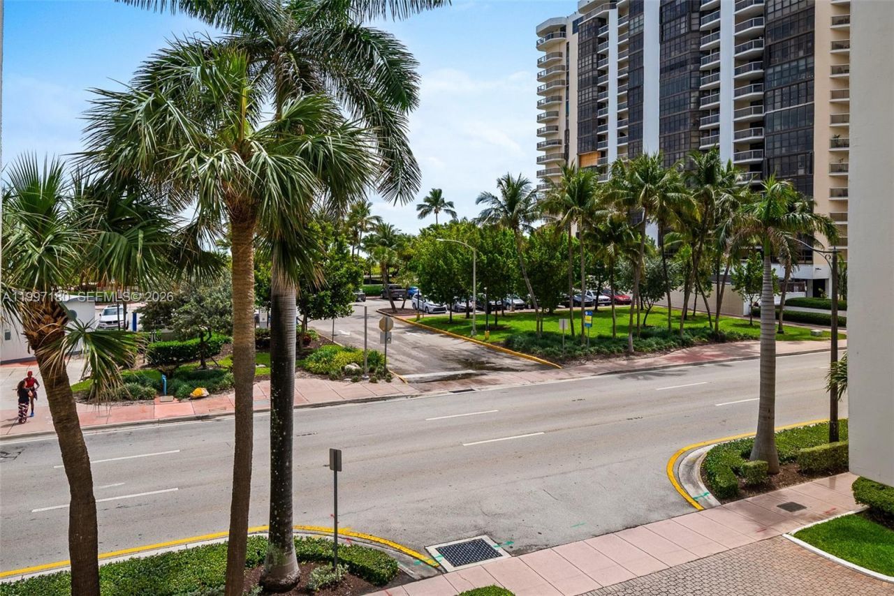 6450 Collins Ave, Unit 205, Miami Beach, FL 33141 Photo