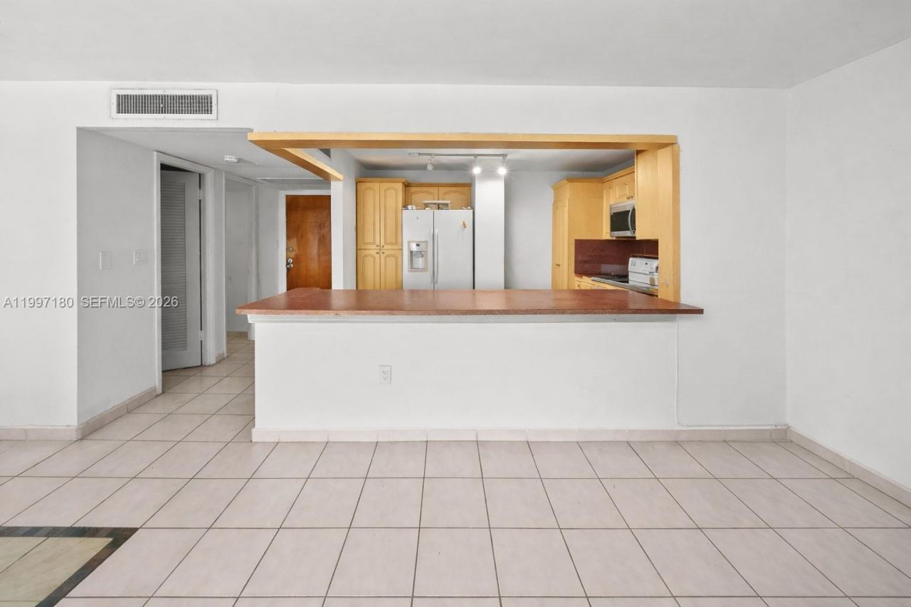 6450 Collins Ave, Unit 205, Miami Beach, FL 33141 Photo