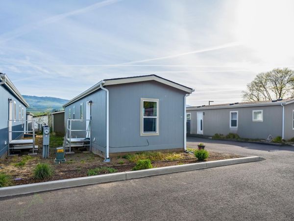 460 Arnos Street, Unit 27, Talent, OR 97540